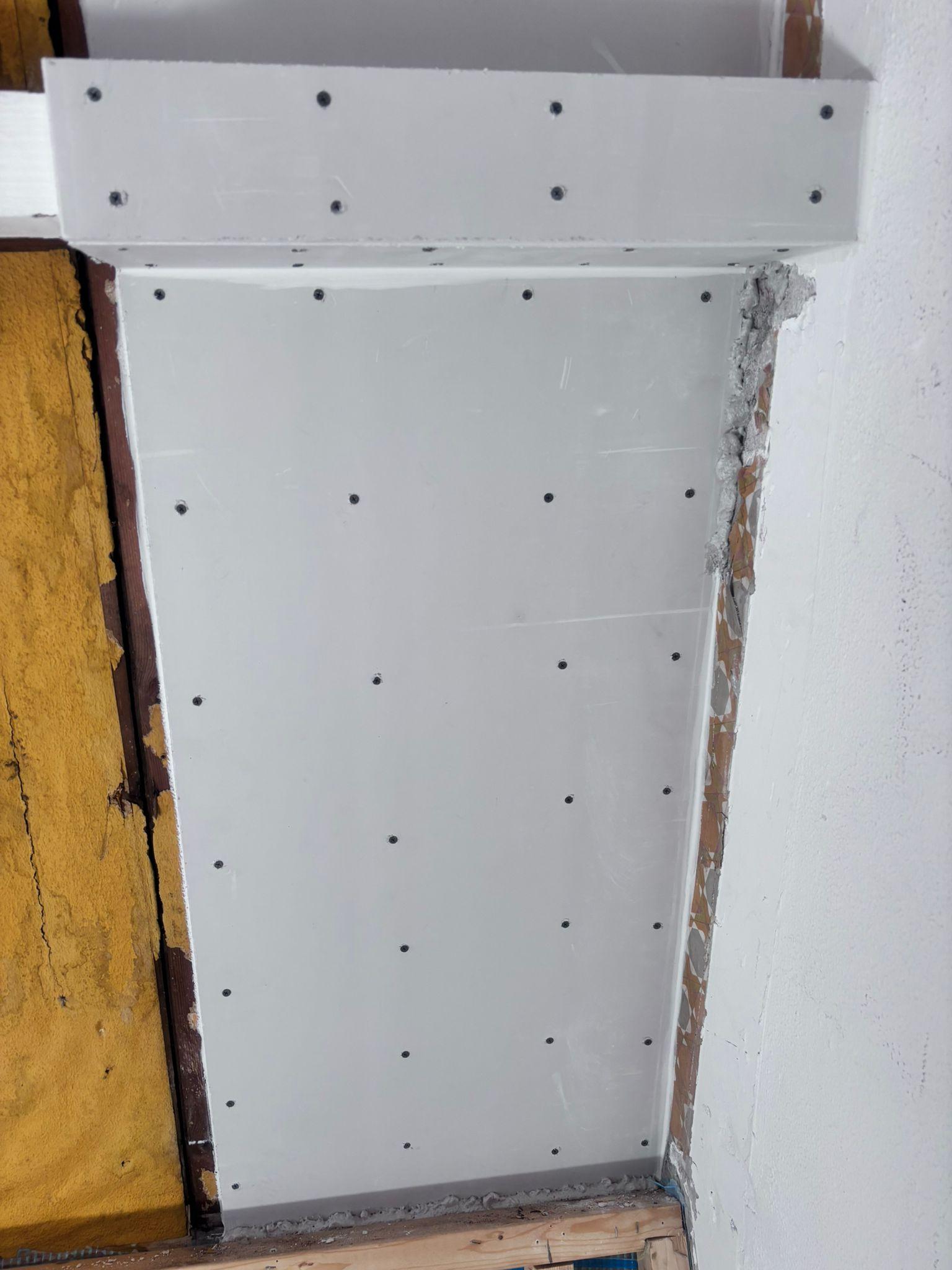 Brandwerende gipsplaat-bekleding rond houten balk